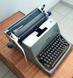 Macchina da scrivere Olivetti lettera 82 diaspron