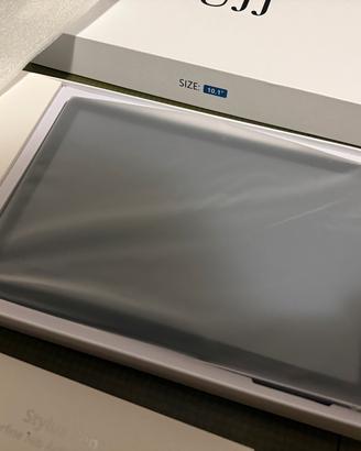 Tablet nuovo con accessori