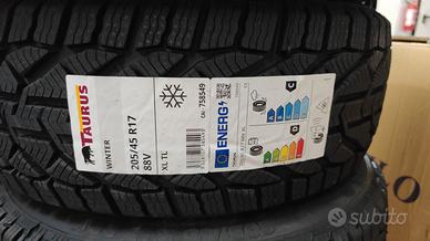 Gomme nuove taurus invernali 205/45 r17