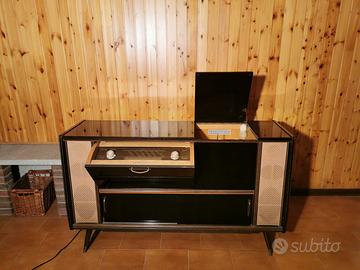 Mobile Antico con Radio e lettore dischi 