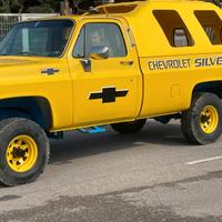 M102 - Chevrolet Silverado pick up