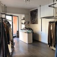 Arredamento negozio abbigliamento/cabina armadio