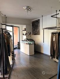 Arredamento negozio abbigliamento/cabina armadio