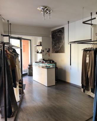 Arredamento negozio abbigliamento/cabina armadio