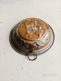 Antica scodella in rame con manico ad anello