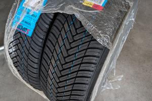 Pneumatici 215/55 R18 99V XL