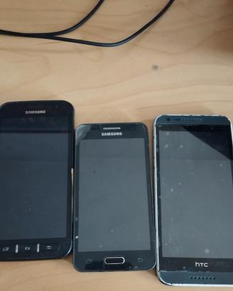 3 Telefoni per ricambi o collezione