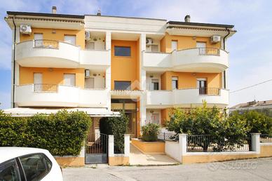 2 LOCALI A TORTORETO