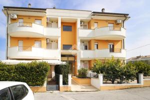 2 LOCALI A TORTORETO