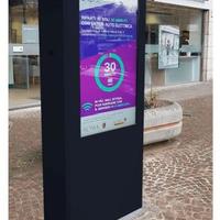 Vetrina digitale TOTEM laminato nero MONITOR 40”