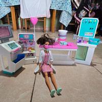 Barbie Set da gioco "Clinica" tutto come nuovo!