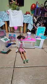 Barbie Set da gioco "Clinica" tutto come nuovo!