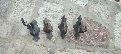 4 ganci in ferro battuto 