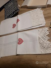 coppia asciugamani nuovi con cuore 