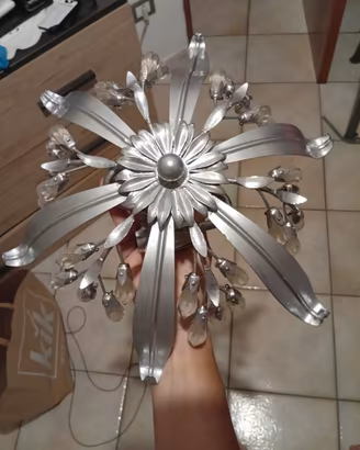 Lampadario floreale con vetri di cristallo