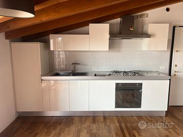 Cucina moderna bianco lucido marca Cesar da 345 cm