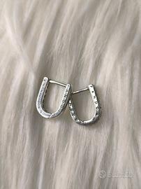 orecchini in argento con logo