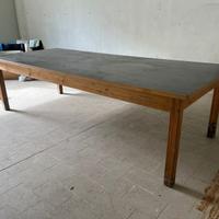 Tavolo in legno da lavoro