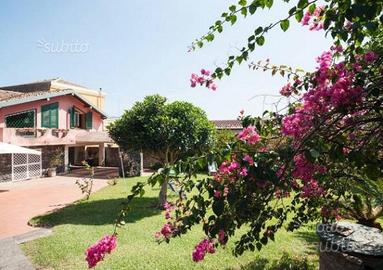 Villa con giardino vicino al mare. Wi-fi