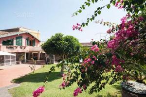 Villa con giardino vicino al mare. Wi-fi