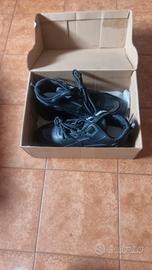 Sneakers nuove mai usate – look urban con dettagli