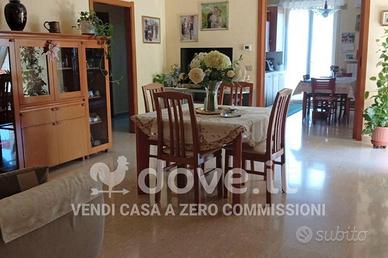 Appartamento di 135 m² con 4 locali e posto auto a