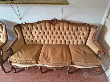 Divano con 2 poltrone, tavolo e angolo