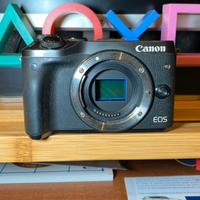 Canon Eos M6 + Obbiettivi + 7 Batterie