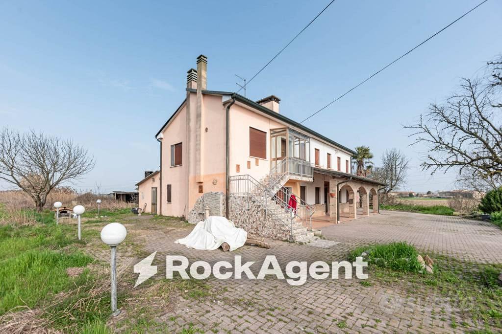 Rustico / Casale di 363 m² con più di 5 locali e b - Vista 5