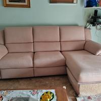Divano Poltronesofà con penisola a 4 posti a 450 €