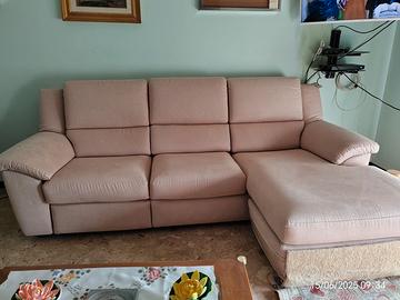 Divano Poltronesofà con penisola a 4 posti a 450 €