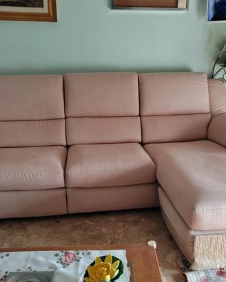 Divano Poltronesofà con penisola a 4 posti a 450 €