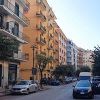 Negozio con doppia vetrina