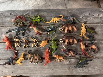 Lotto dinosauri e personaggi preistorici anni 70
