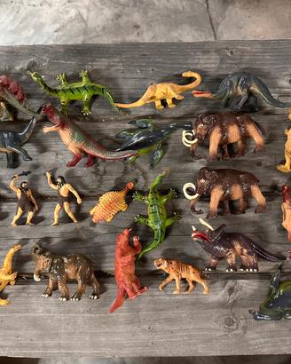Lotto dinosauri e personaggi preistorici anni 70