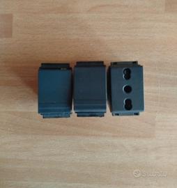 Pulsanti e presa bivalente 