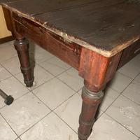 Tavolo in legno antico