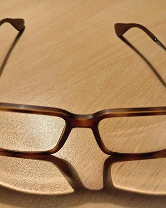 Occhiale da vista con lenti progressive. 