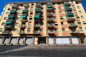 5 LOCALI A GENOVA
