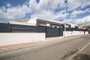 Nuova villa unico livello con doppio giardino