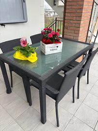 Tavolo e sedia da esterno