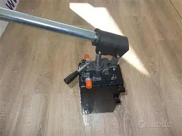 Pompa manuale idraulica doppio effetto 130 bar