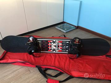 Tavola snowboard Nitro con attacchi Raiden