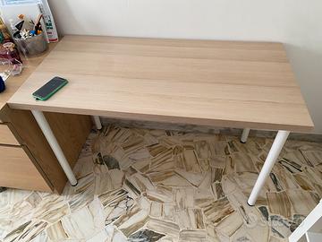 Scrivania e mobiletto TV IKEA