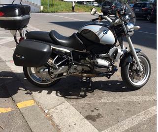 BMW R850R del 2000.