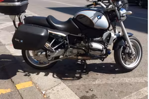 BMW R850R del 2000.