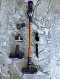 ASPIRAPOLVERE DYSON V8 CON ACCESSORI