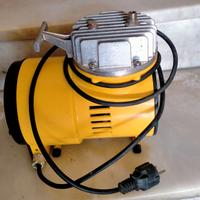 Compressore silenziato a membrana per aerografo