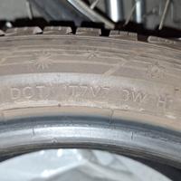 Treno di gomme invernali Hankook 215/45R18 93V
