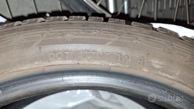 Treno di gomme invernali Hankook 215/45R18 93V